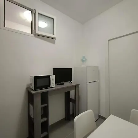 Cozy Near Algheros Seafront Apartment *
